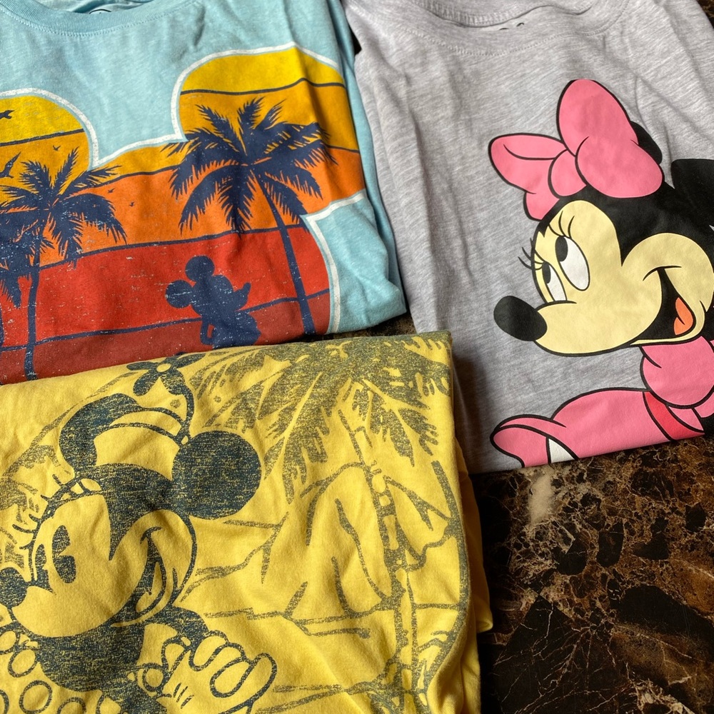 Bundle: Disney shirts size M